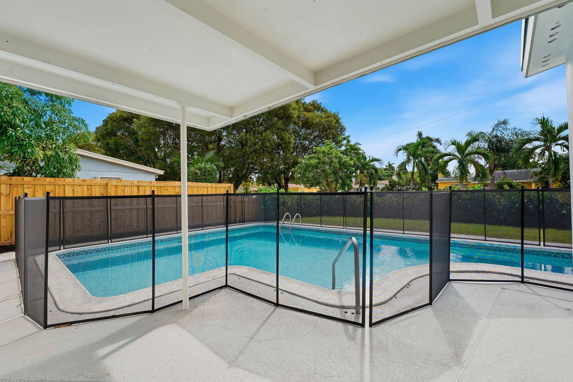 1023 Andrews Road, West Palm Beach, FL 33405 33-web-or-mls-035_DSC04253