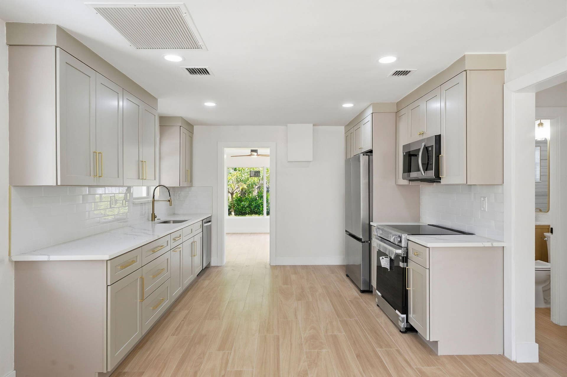 1023 Andrews Road, West Palm Beach, FL 33405 9-web-or-mls-009_DSC04123