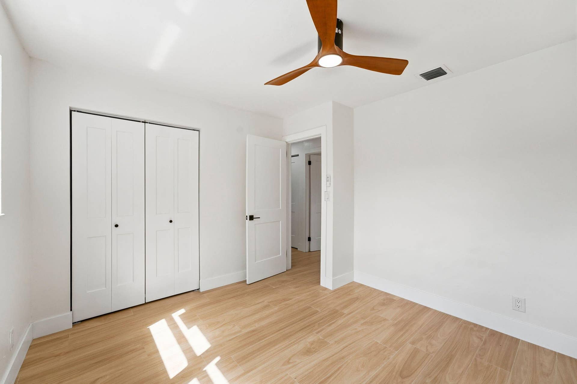 1023 Andrews Road, West Palm Beach, FL 33405 20-web-or-mls-020_DSC04193
