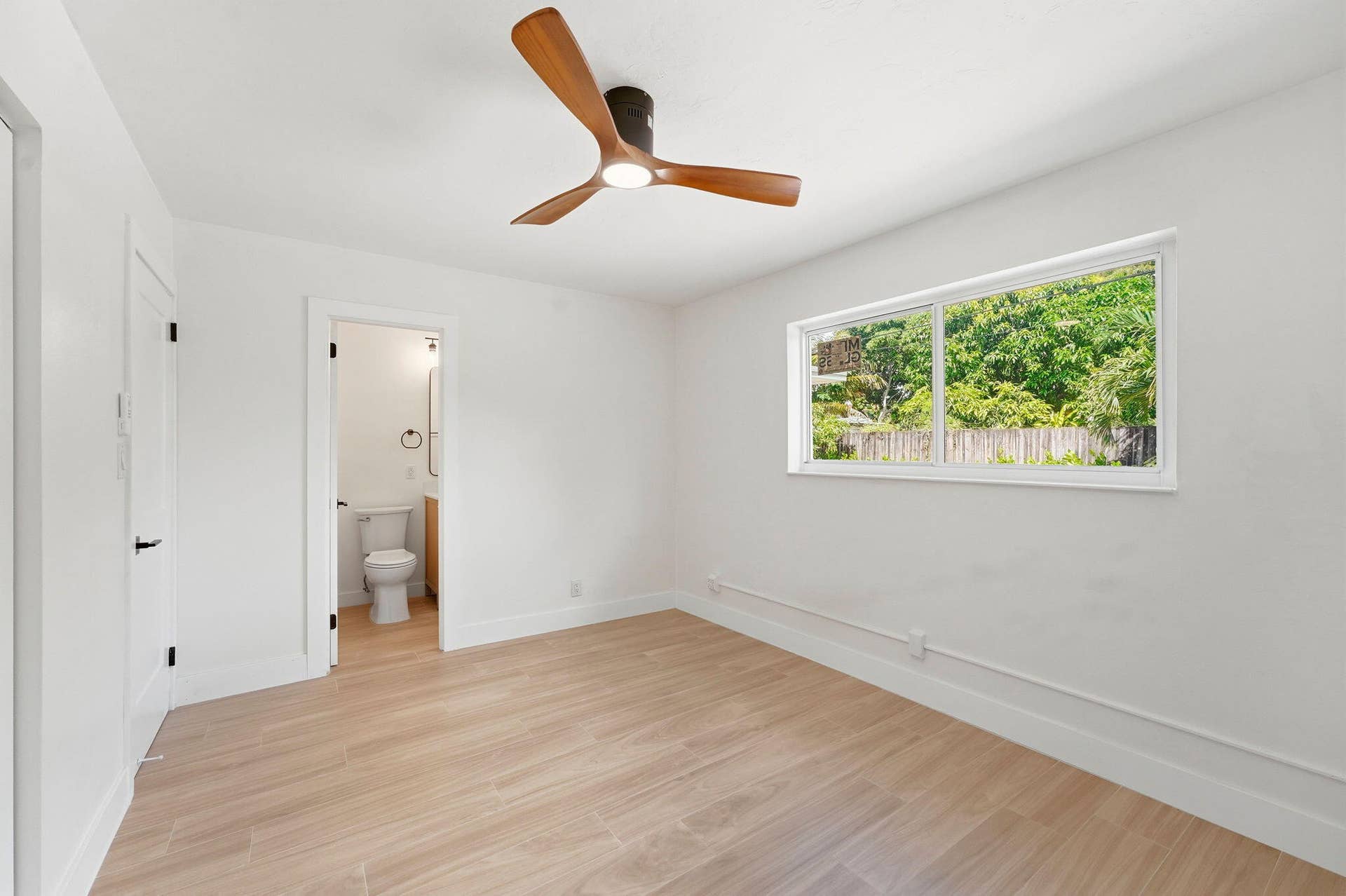 1023 Andrews Road, West Palm Beach, FL 33405 18-web-or-mls-018_DSC04178