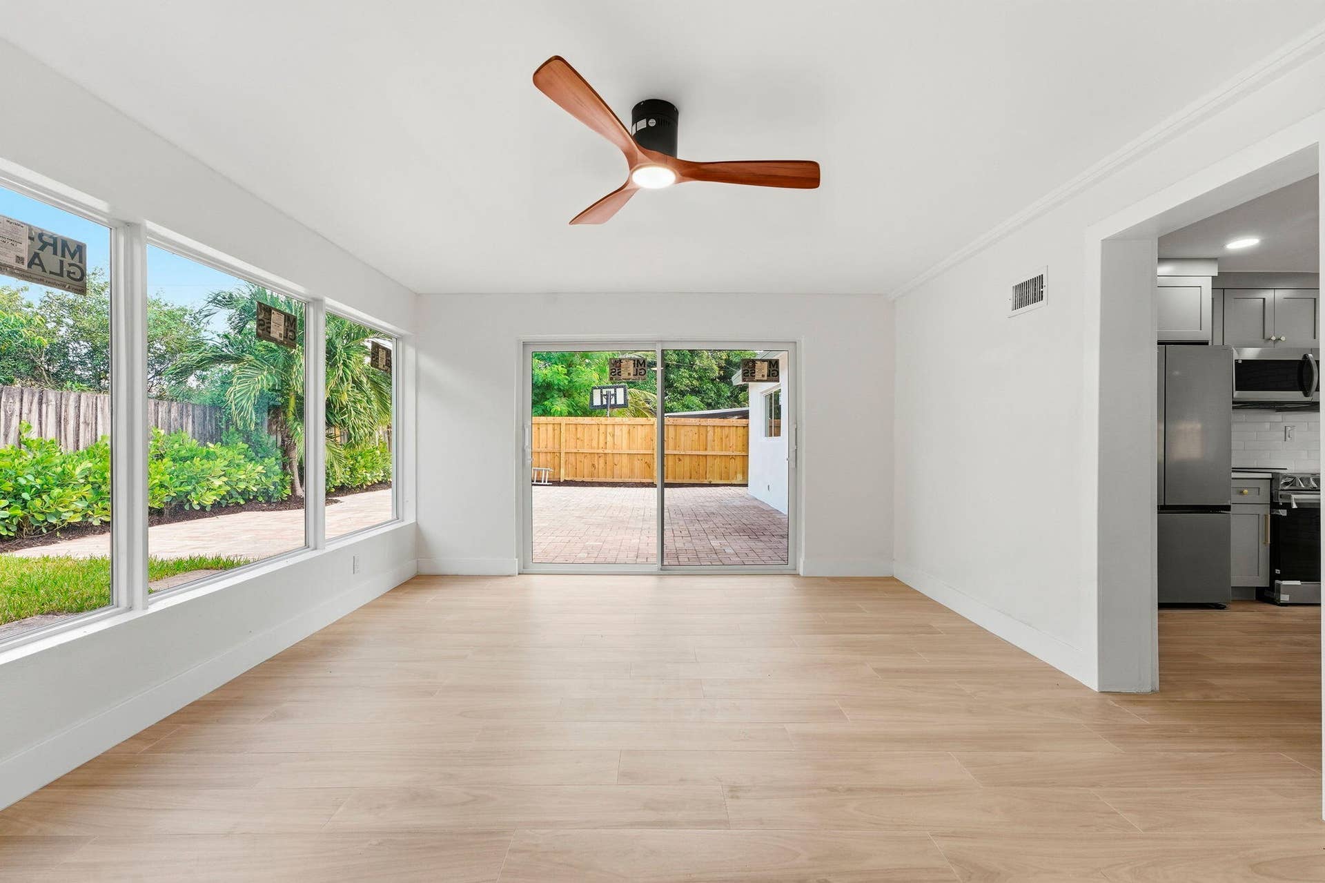 1023 Andrews Road, West Palm Beach, FL 33405 3-web-or-mls-003_DSC04093