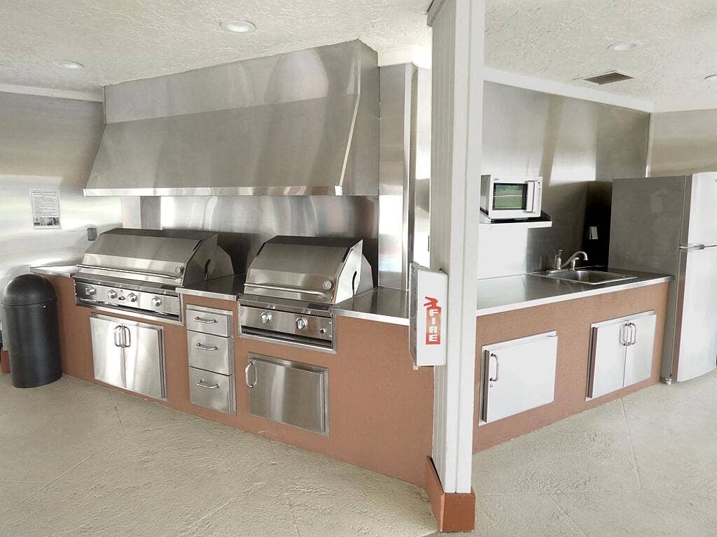 8921 S HOLLYBROOK Boulevard, #209, Pembroke Pines, FL 33025 barbeque