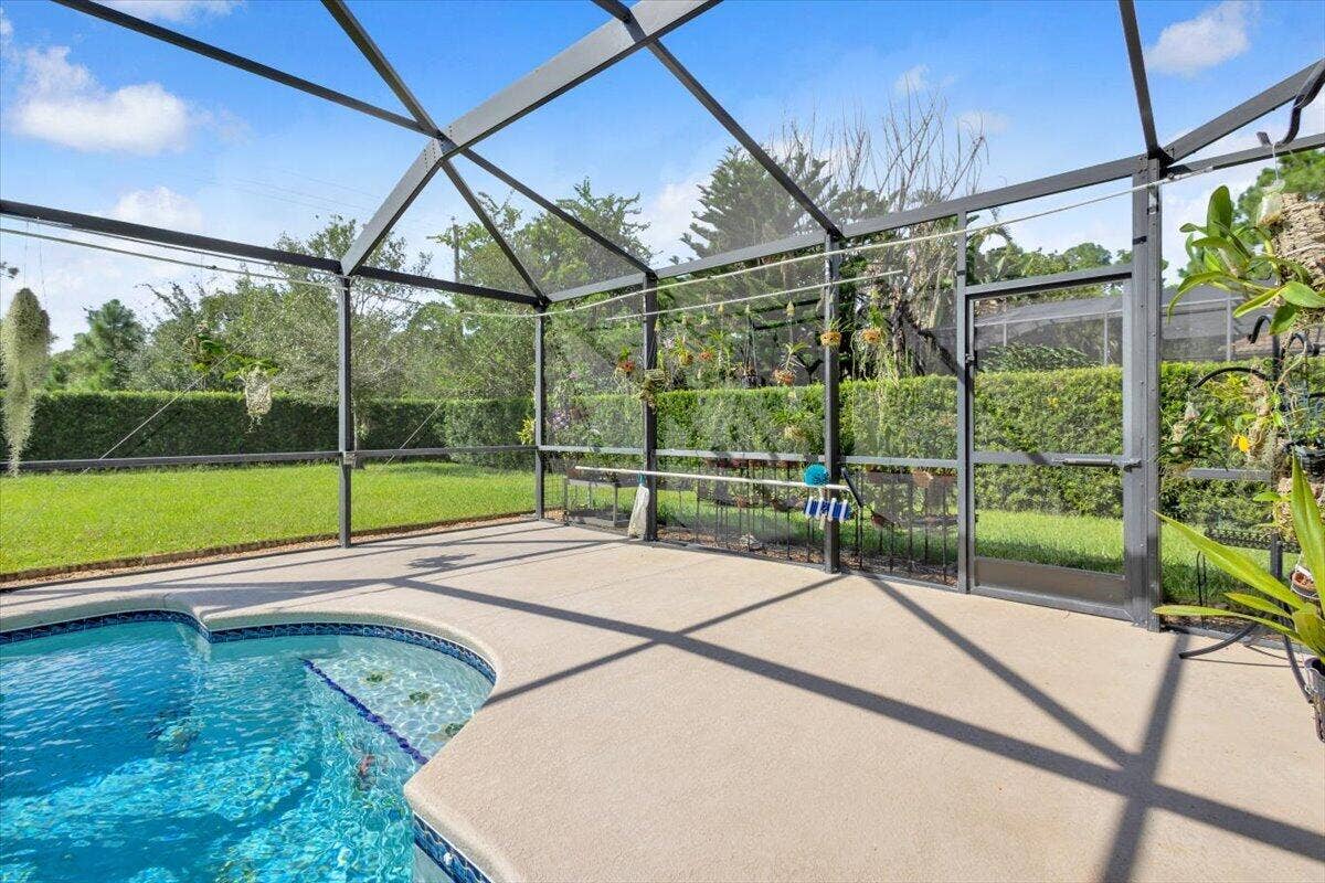 Pool w Lanai