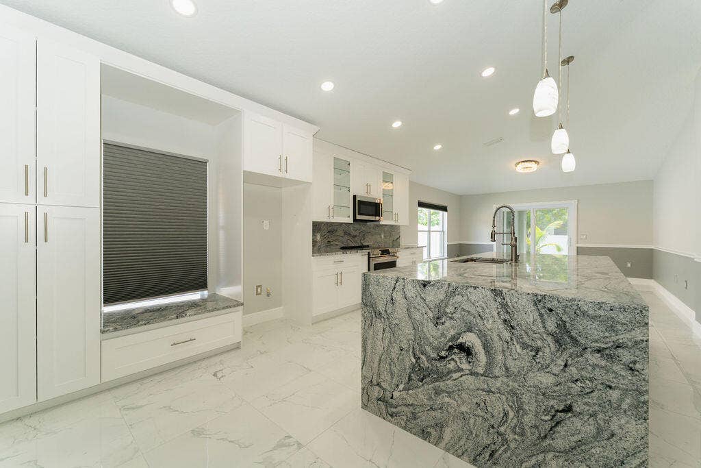 5138 NW WISK FERN Circle, Port St Lucie, FL 34986 Plenty of cabinetry in the kitchen and storage