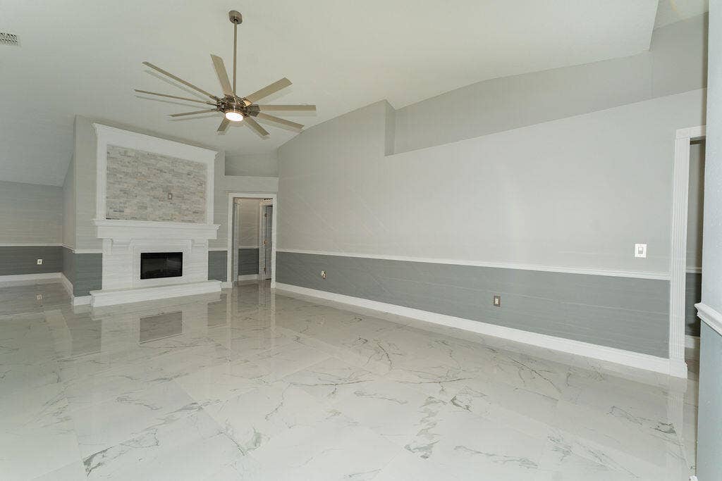 5138 NW WISK FERN Circle, Port St Lucie, FL 34986 High ceilings