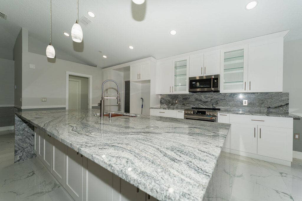 5138 NW WISK FERN Circle, Port St Lucie, FL 34986 Beautiful kitchen Bar