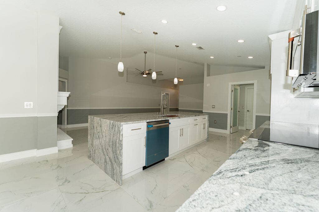 5138 NW WISK FERN Circle, Port St Lucie, FL 34986 Huge open concept kitchen