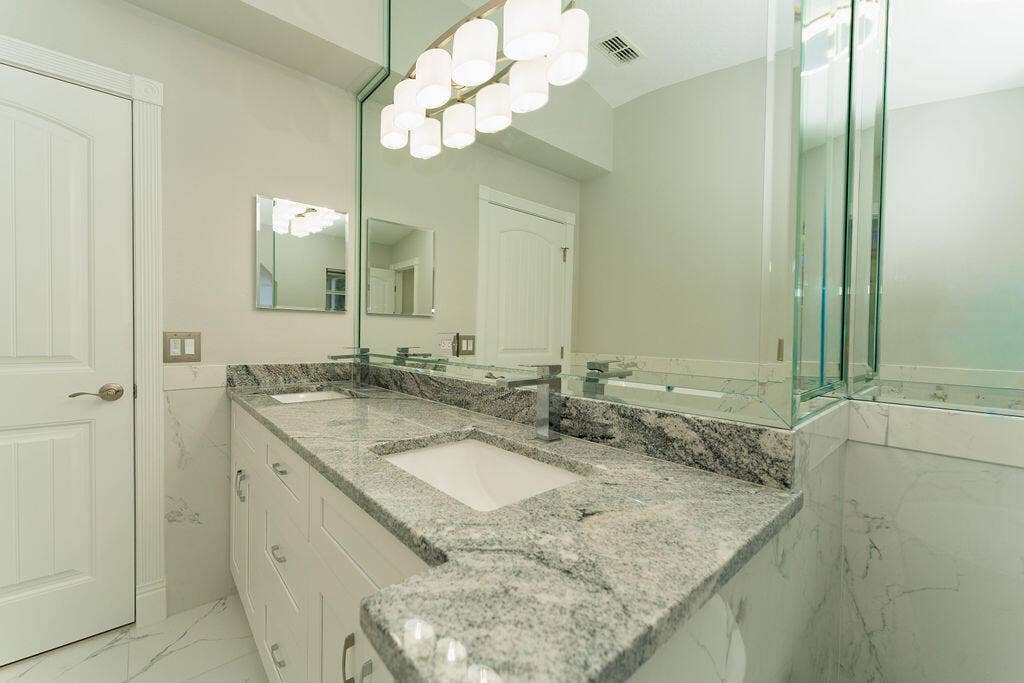 5138 NW WISK FERN Circle, Port St Lucie, FL 34986 Dual vanities in Main Bathroom