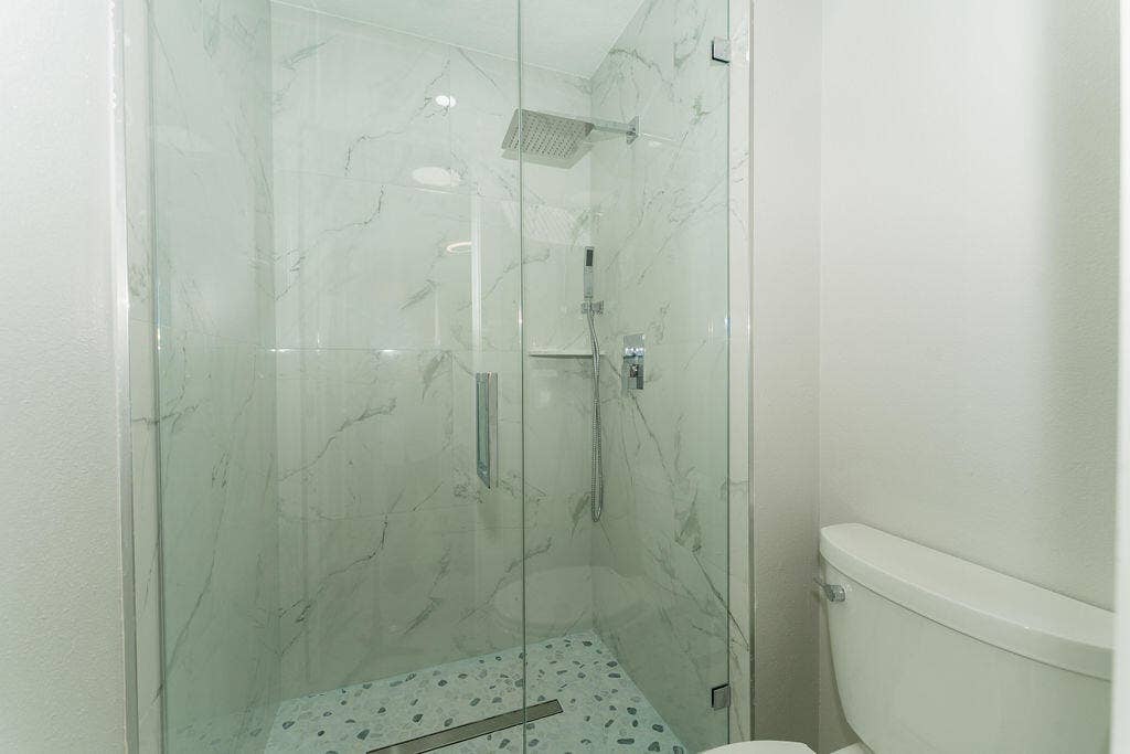 5138 NW WISK FERN Circle, Port St Lucie, FL 34986 shower with frameless glass