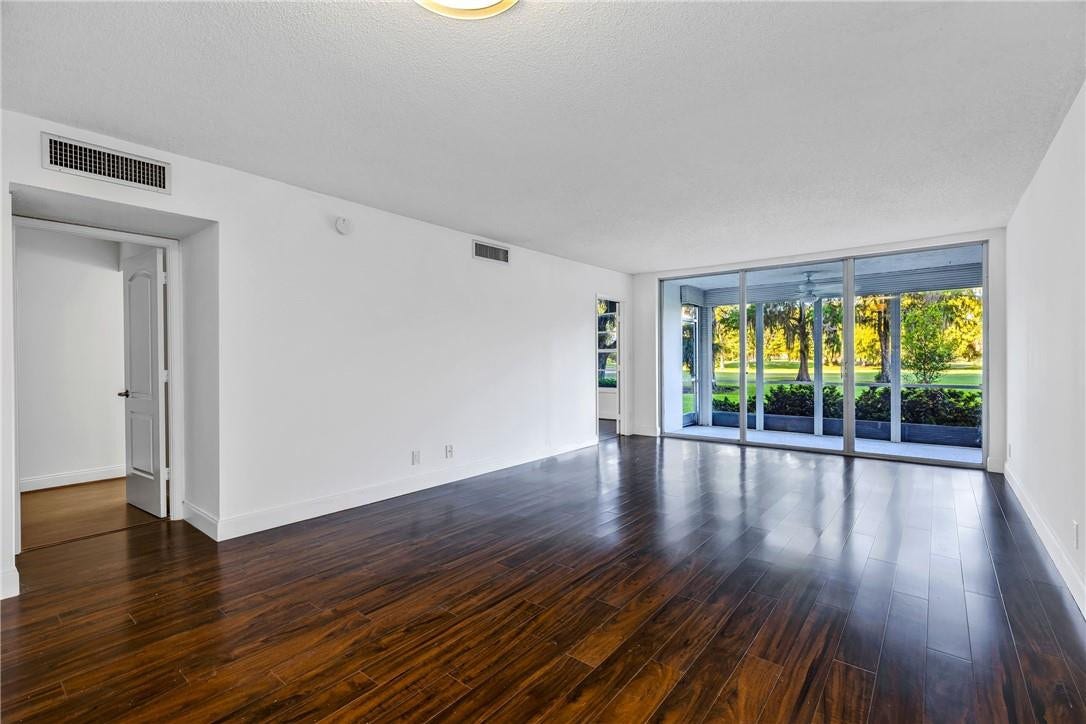 605 OAKS Drive, #104, Pompano Beach, Pompano Beach, FL 33069 Photo 4