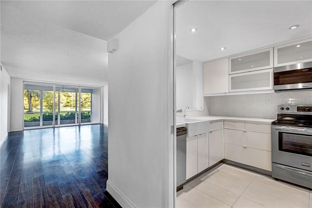605 OAKS Drive, #104, Pompano Beach, Pompano Beach, FL 33069 Photo 8