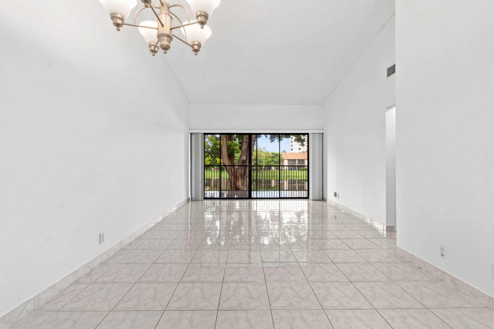 2051 SW 15th Street, #214, Deerfield Beach, FL 33442 IMG_4501