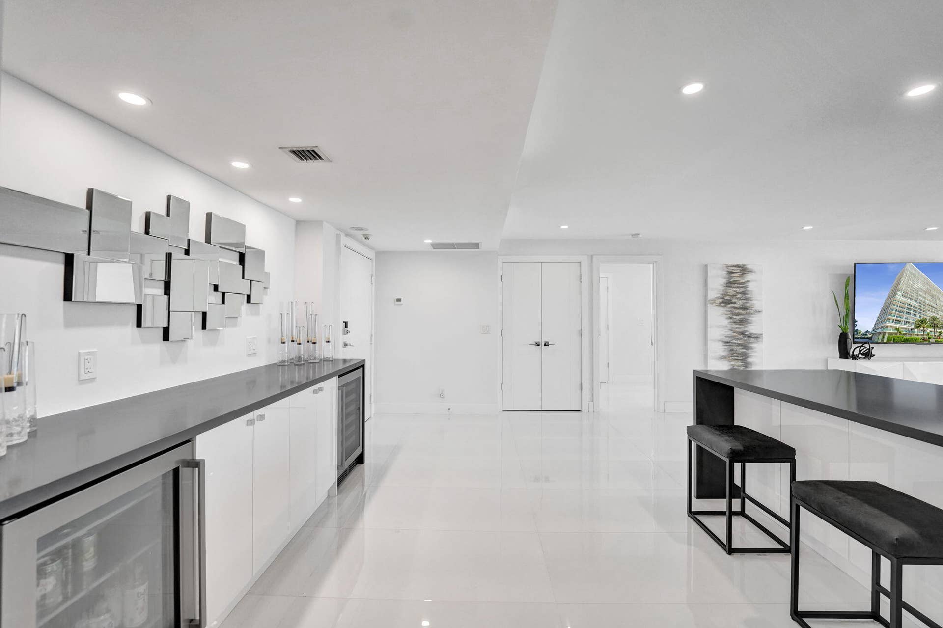 Beverage Bar and Informal Dining Island