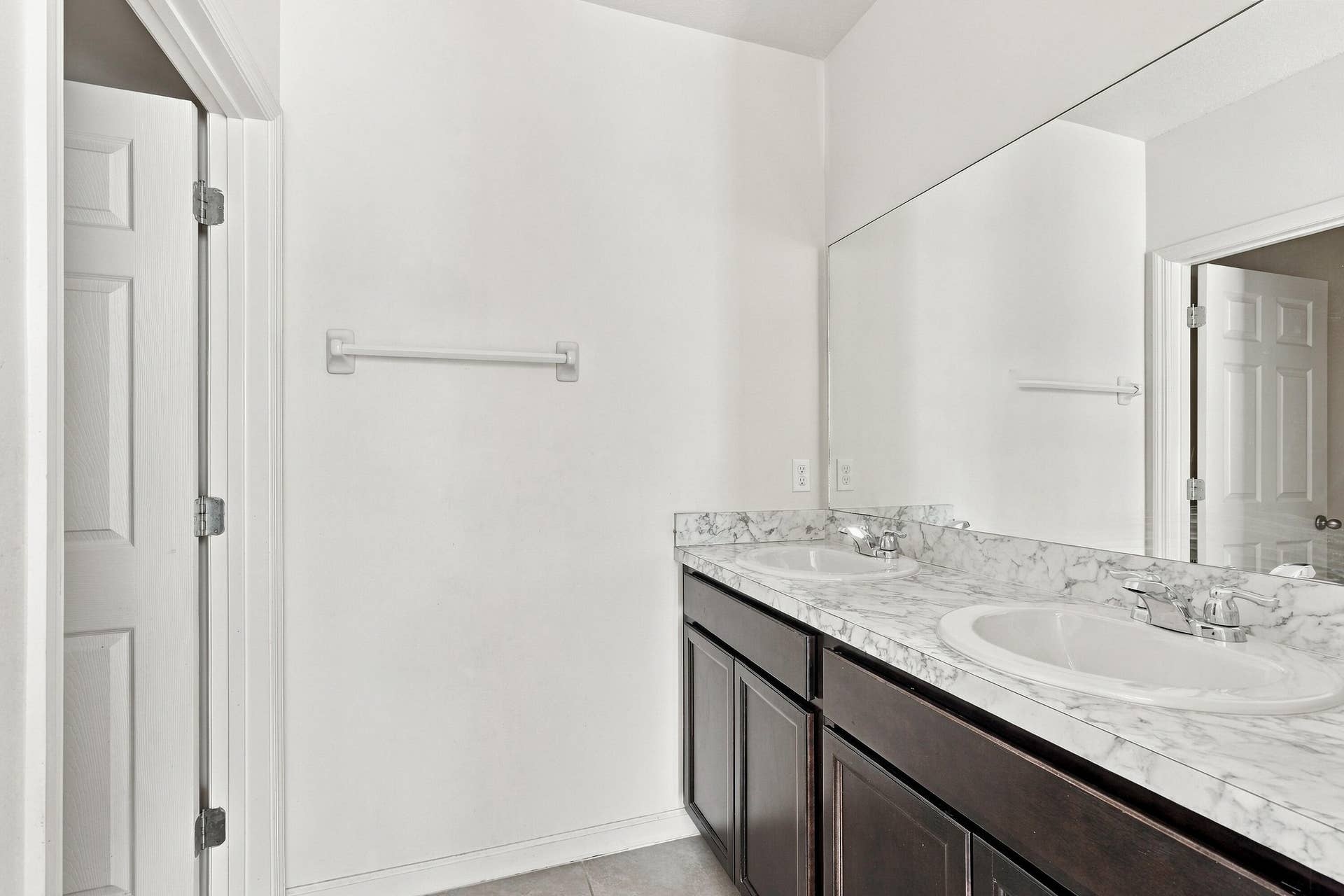 5305 Fantasy Drive, Fort Pierce, FL 34947 25_bathroom