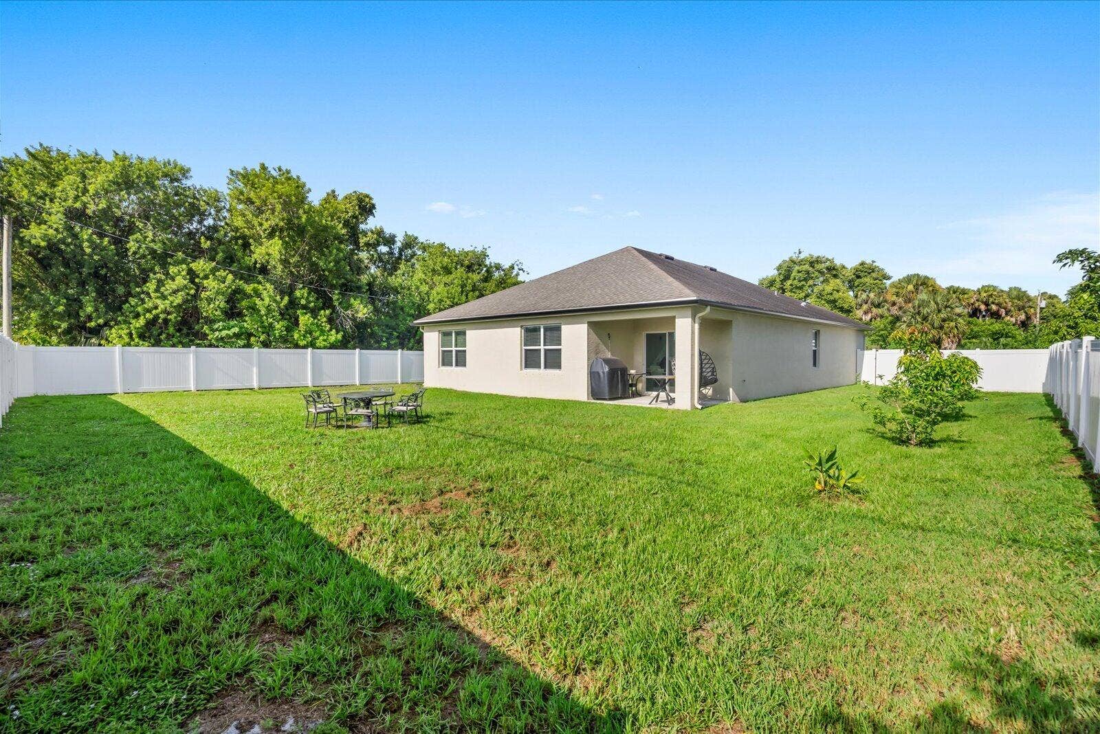 4589 SW Uleta Street, Port St Lucie, FL 34953 Huge Yard