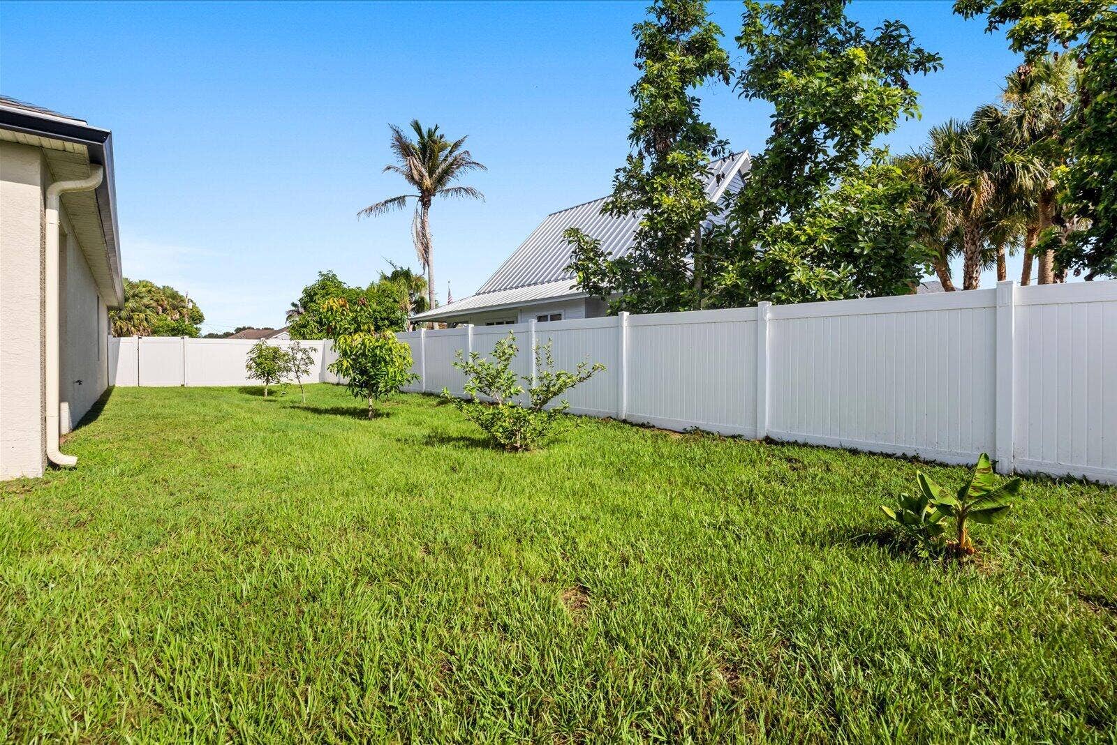 4589 SW Uleta Street, Port St Lucie, FL 34953 Side Yard