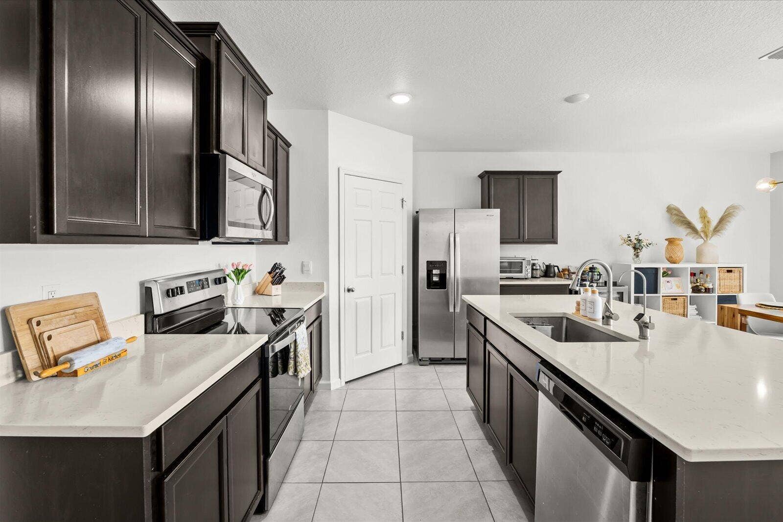 4589 SW Uleta Street, Port St Lucie, FL 34953 Kitchen with walk in pantry