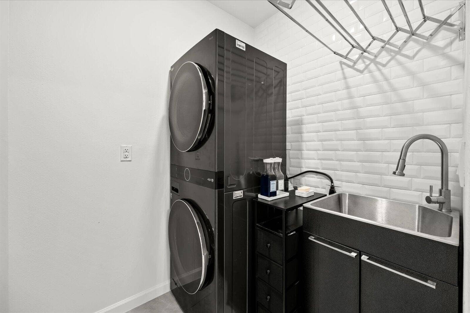4589 SW Uleta Street, Port St Lucie, FL 34953 Laundry Room