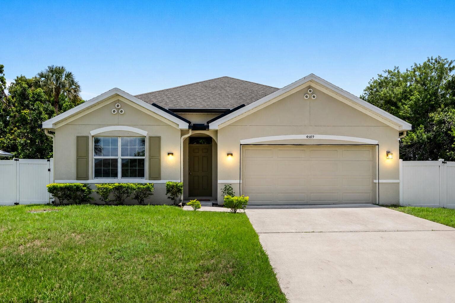 4589 SW Uleta Street, Port St Lucie, FL 34953 Welcome to 4589 SW Uleta Street