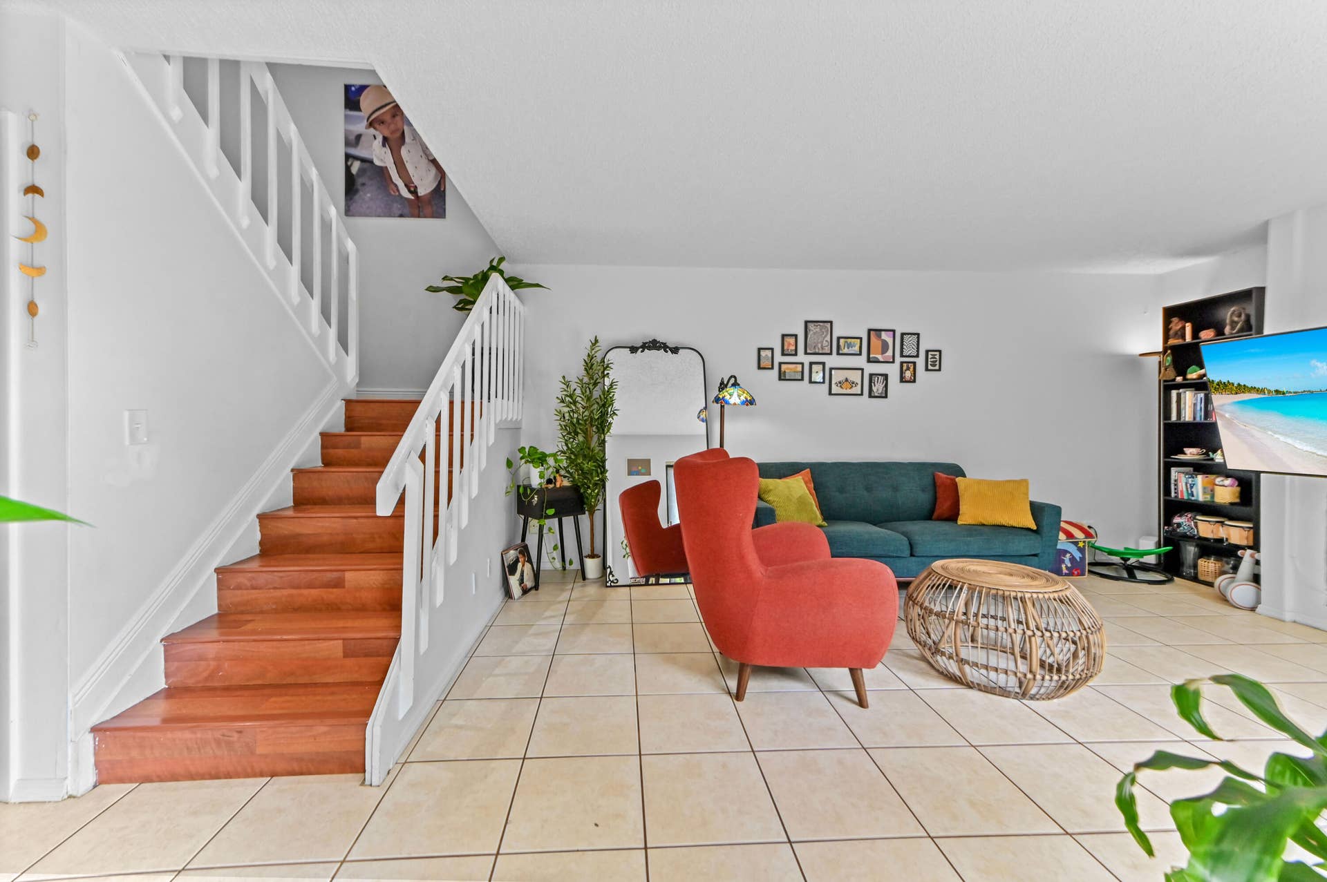 824 Springdale Circle, Palm Springs, FL 33461 07 Living room 01