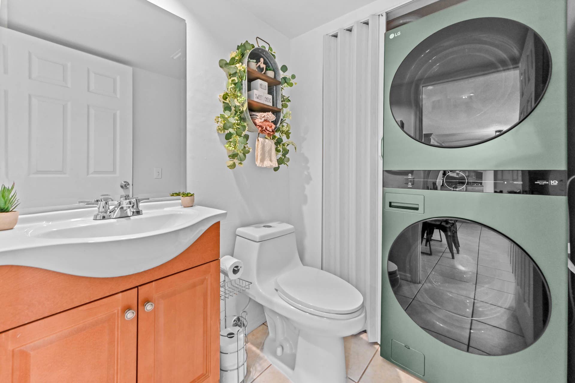 824 Springdale Circle, Palm Springs, FL 33461 15 Bathroom laundry 01
