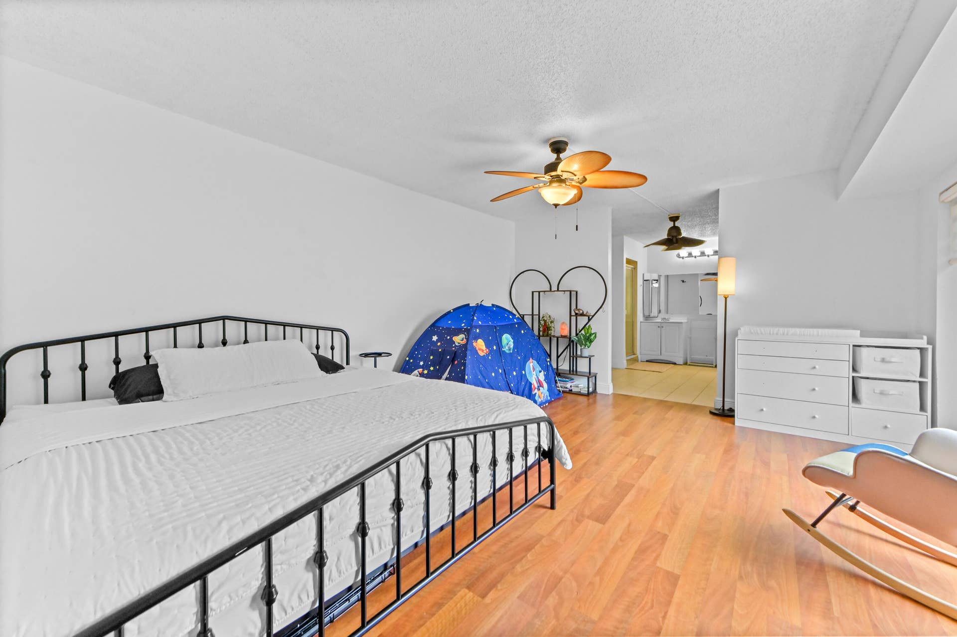 824 Springdale Circle, Palm Springs, FL 33461 23 Bedroom 01