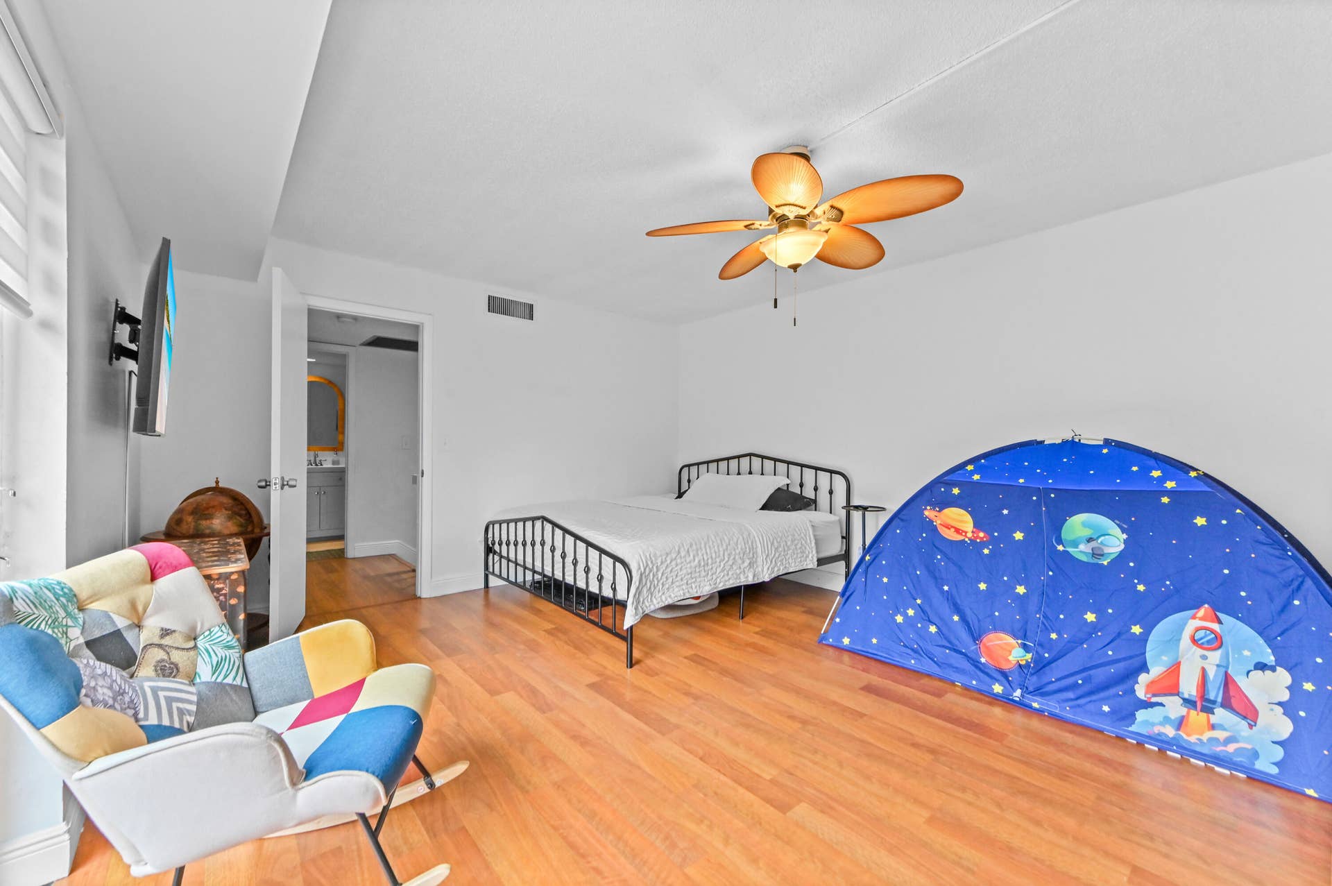 824 Springdale Circle, Palm Springs, FL 33461 24 Bedroom 02