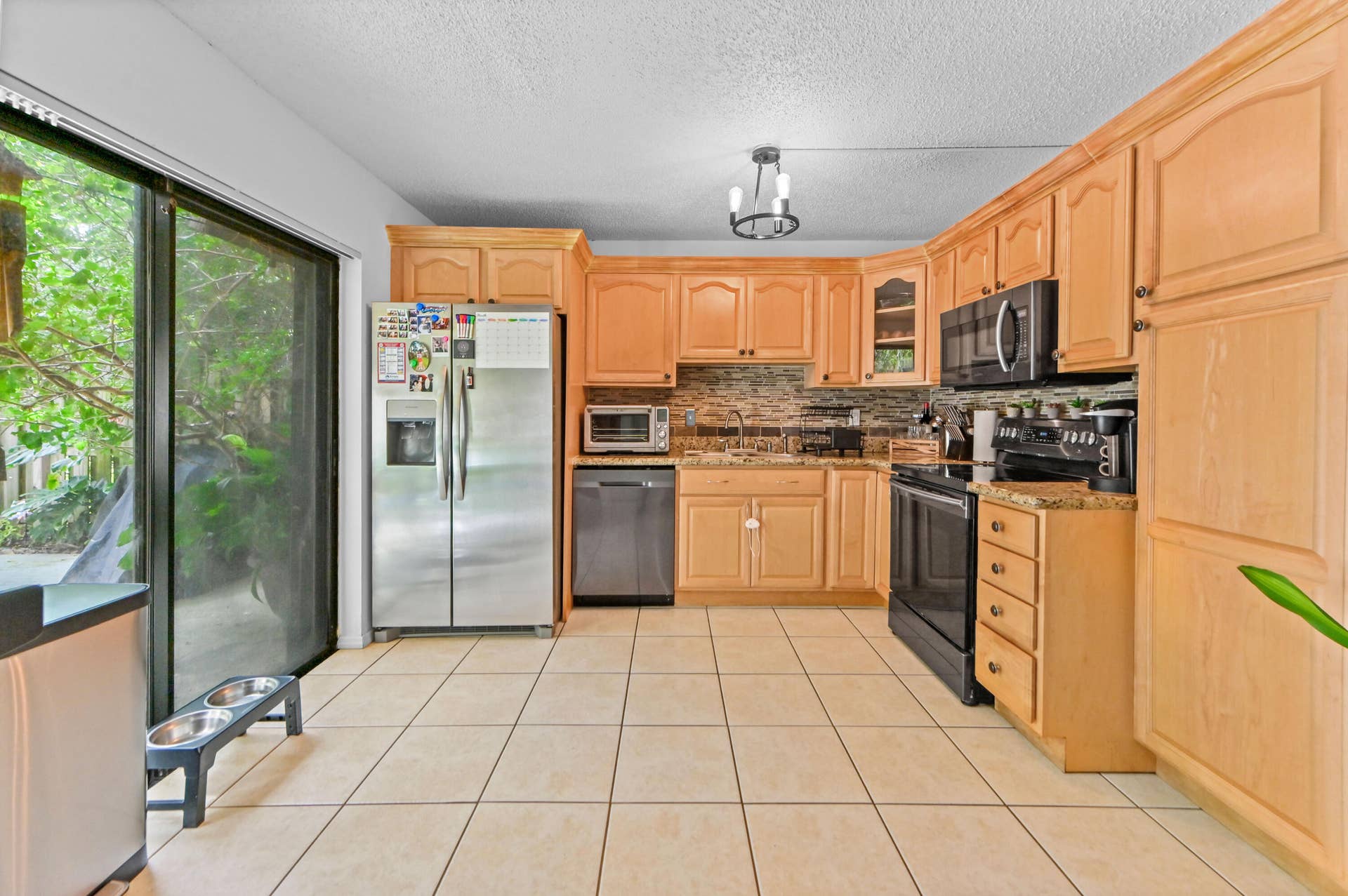 824 Springdale Circle, Palm Springs, FL 33461 13 Kitchen 03