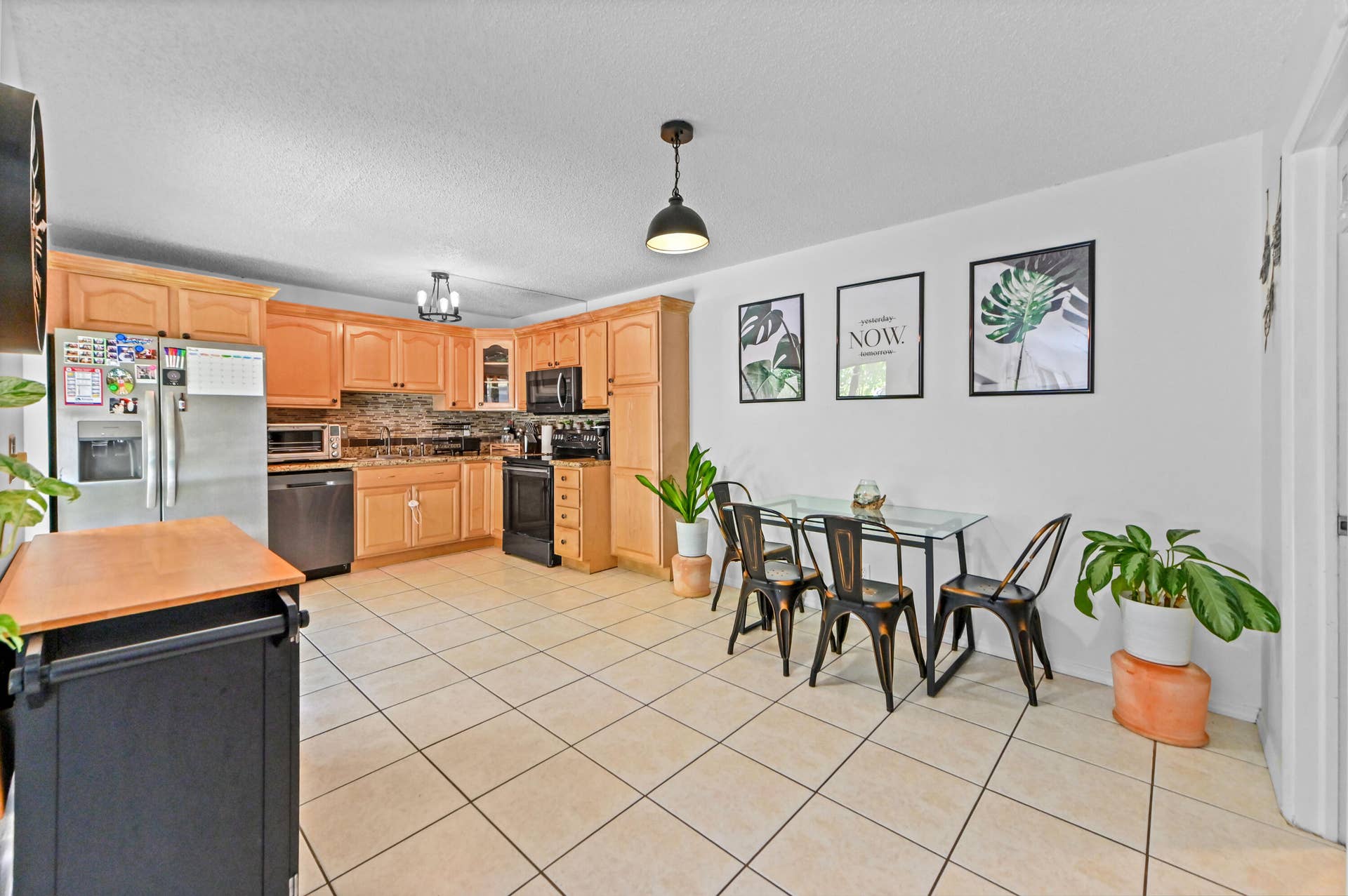 824 Springdale Circle, Palm Springs, FL 33461 11 Kitchen dining 01
