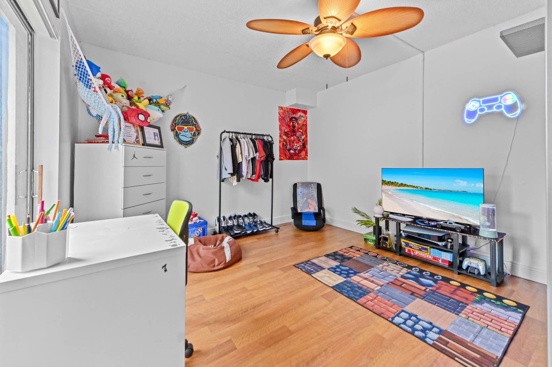 824 Springdale Circle, Palm Springs, FL 33461 20 Bedroom 01