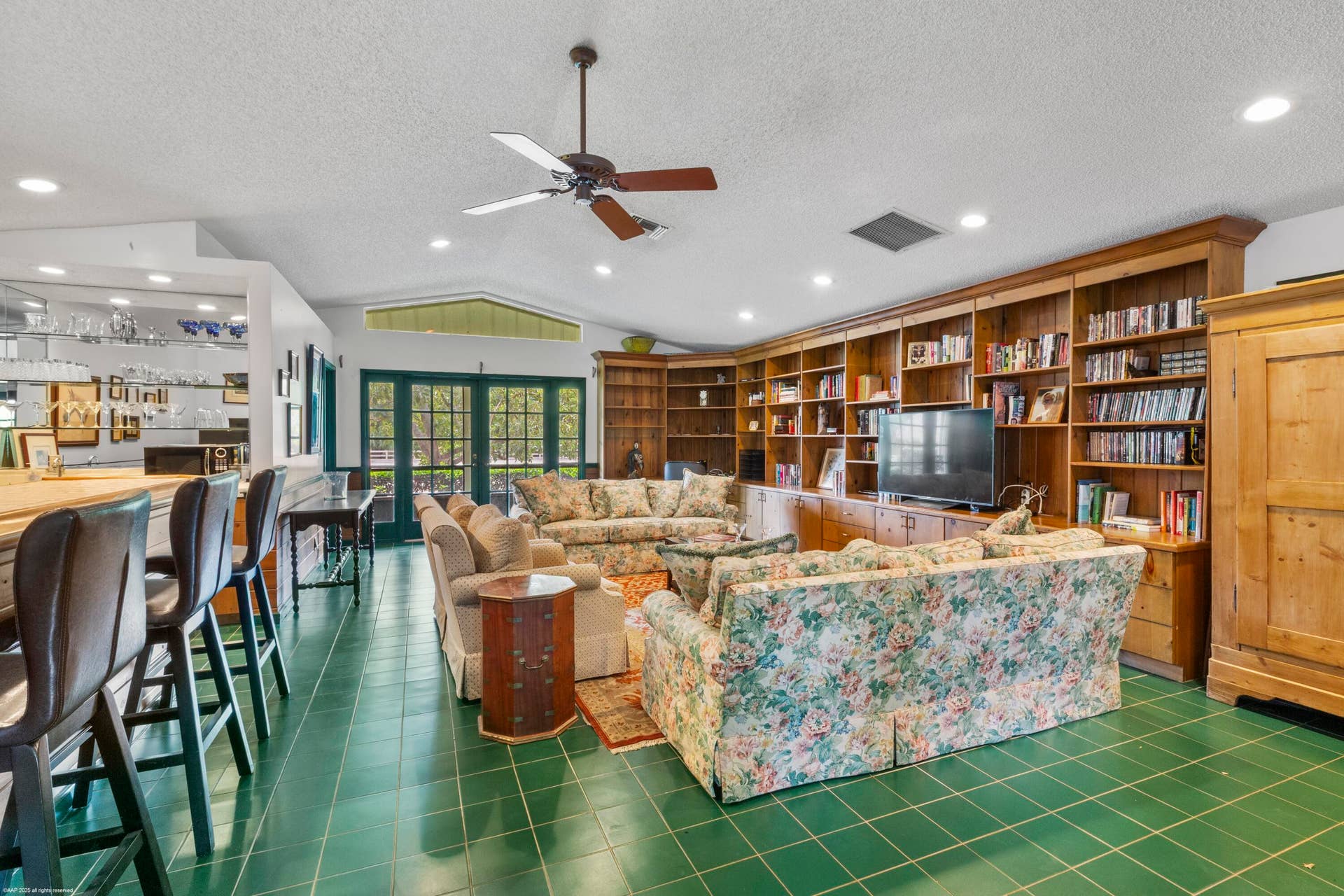5110 S Shore Boulevard, Wellington, FL 33449 Owners Lounge With Bath and Patio