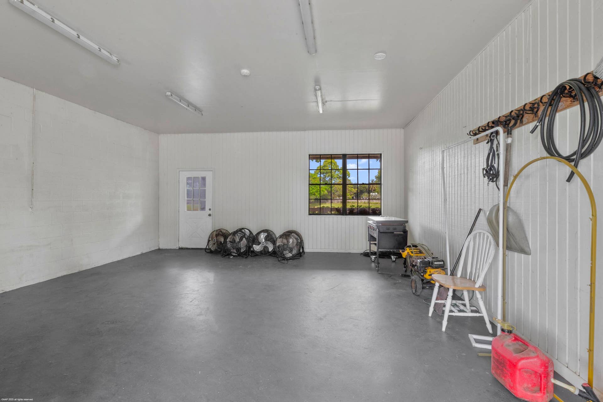 5110 S Shore Boulevard, Wellington, FL 33449 Feed Room