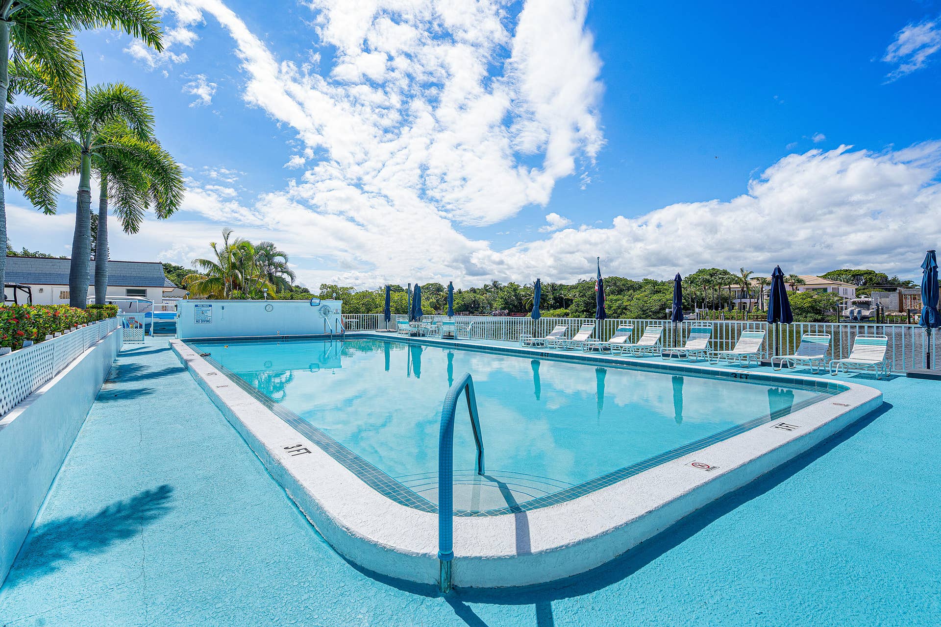 4001 S Ocean Boulevard, Palm Beach, FL 33480 pool directly on the intracoastal