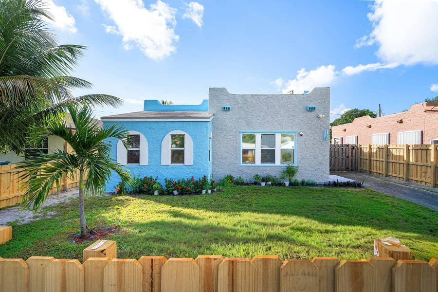 Property photo for 120 NW 4TH Avenue, Boynton Beach, FL