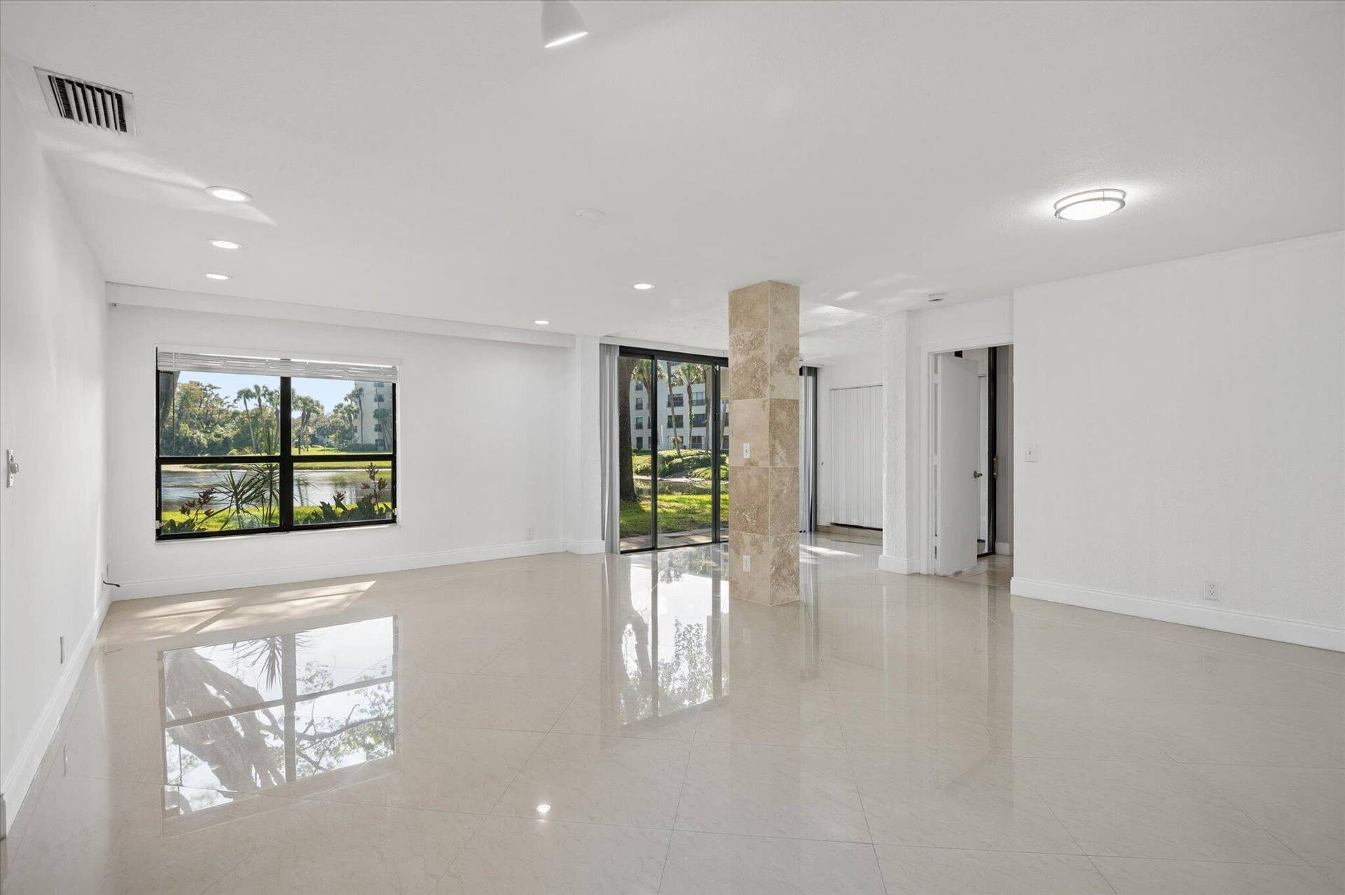 4119 CARAMBOLA Circle S, #2120, Coconut Creek, FL 33066 03-Curtis-4119 Carambola Cir S #2120-3