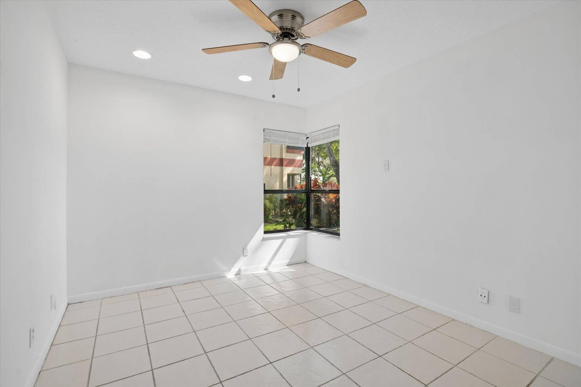 4119 CARAMBOLA Circle S, #2120, Coconut Creek, FL 33066 13-Curtis-4119 Carambola Cir S #2120-13