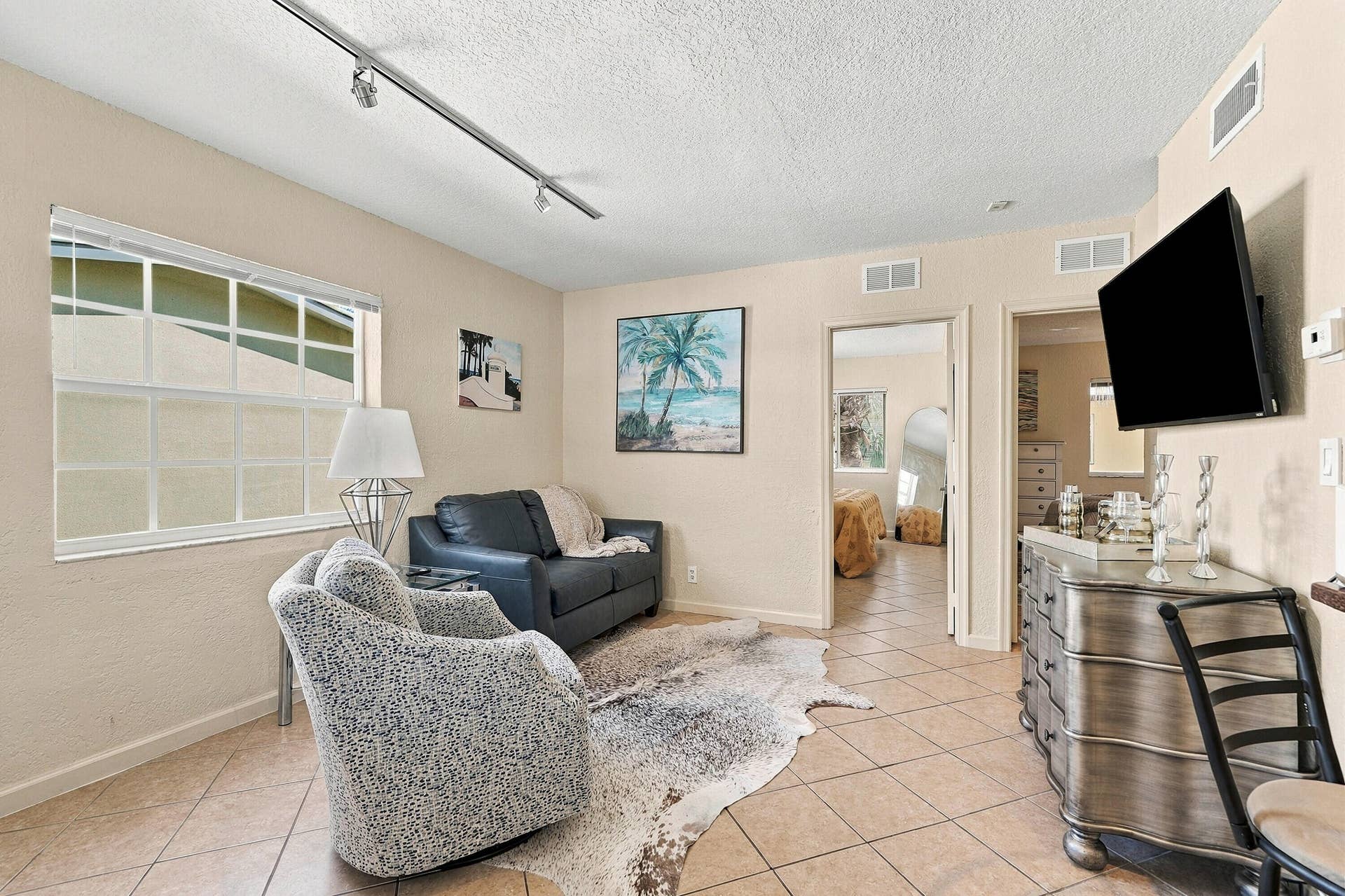 2660 NE 8TH Avenue, #219, Wilton Manors, FL 33334 06_dsc07588_with_tv