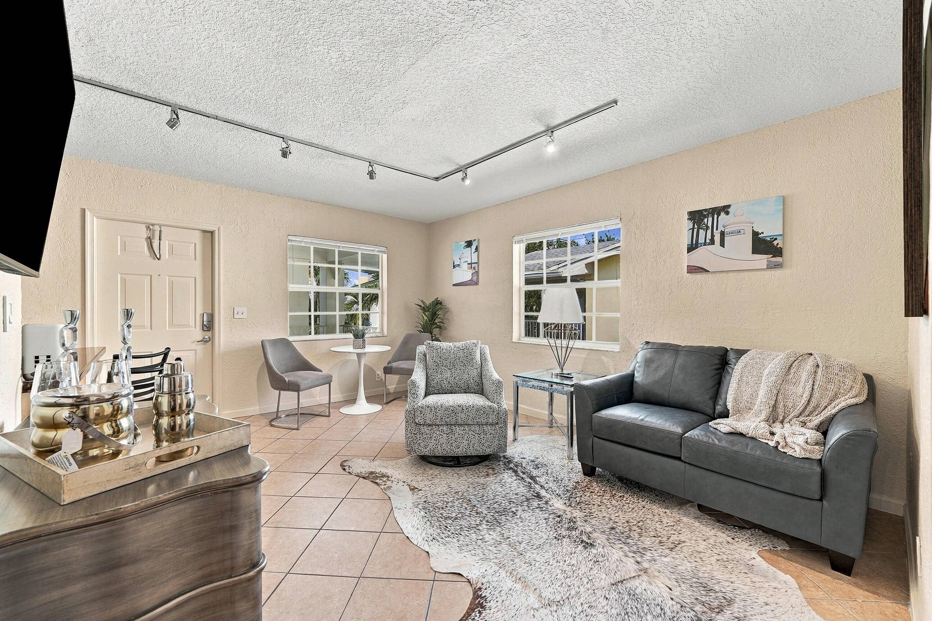 2660 NE 8TH Avenue, #219, Wilton Manors, FL 33334 07_dsc07593_with_tv