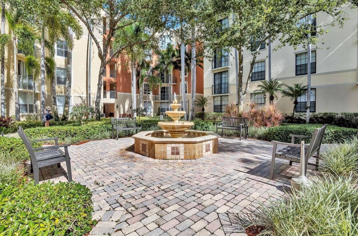 630 S SAPODILLA Avenue, #308, West Palm Beach, FL 33401 14 courtyard (1)