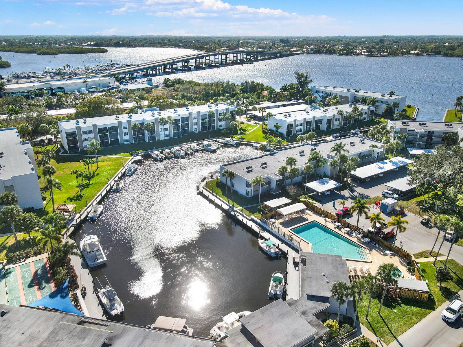 9-102_Circle_Bay-22