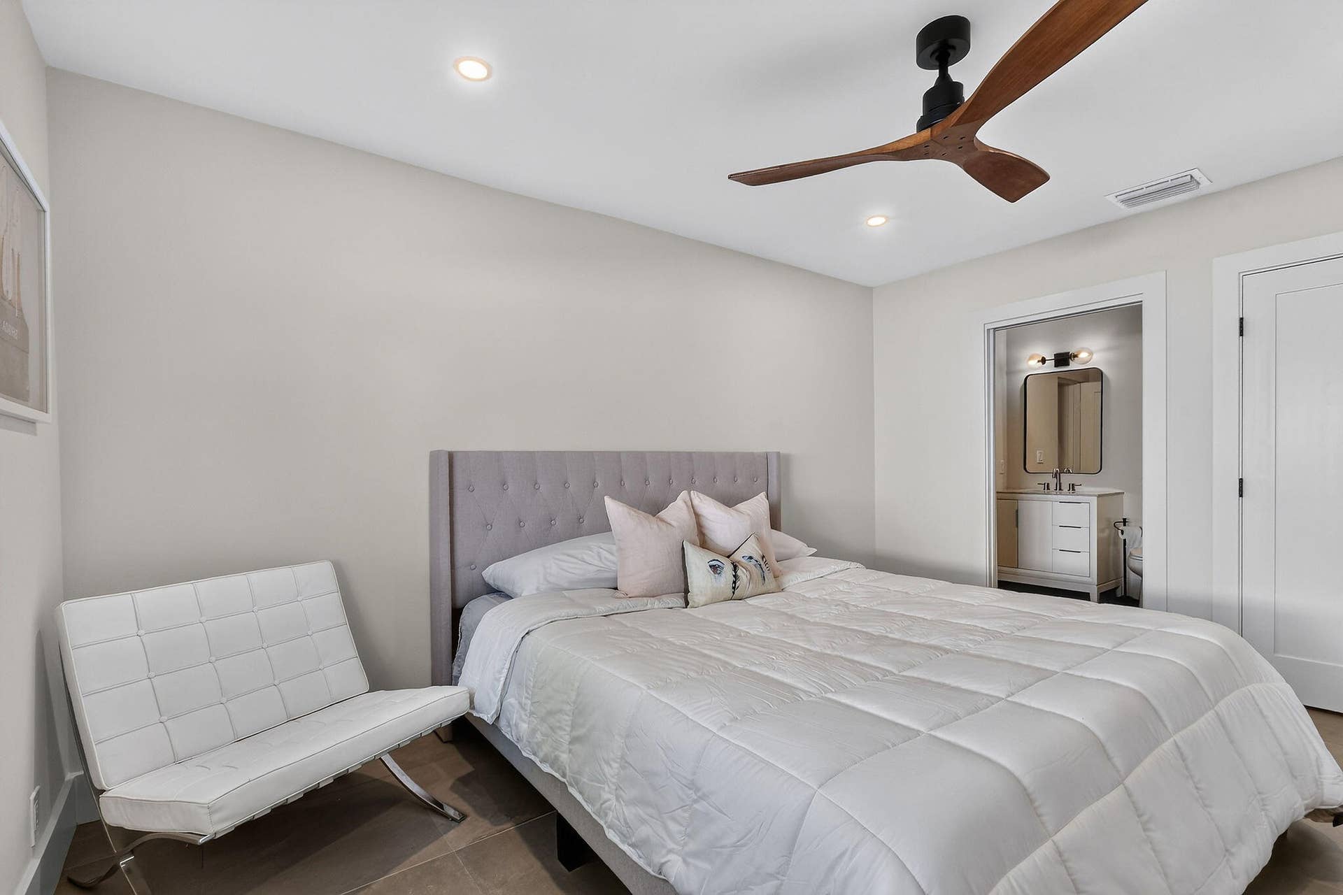 Guest Bedroom 2 - King bed