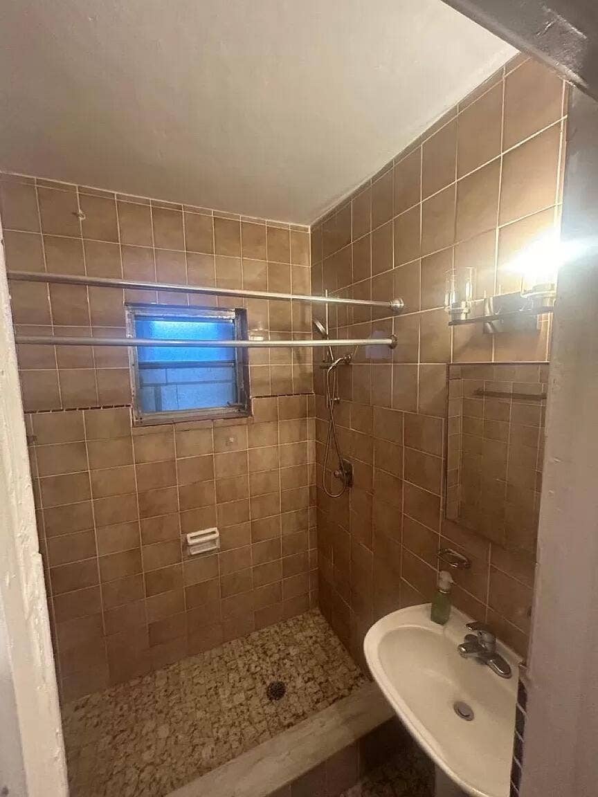 3312 SE 7th Street, #2B, Pompano Beach, FL 33062 3312 bathroom