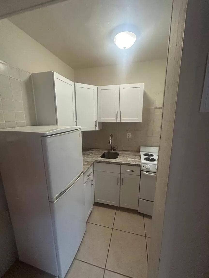 3312 SE 7th Street, #2B, Pompano Beach, FL 33062 3312 kitchen
