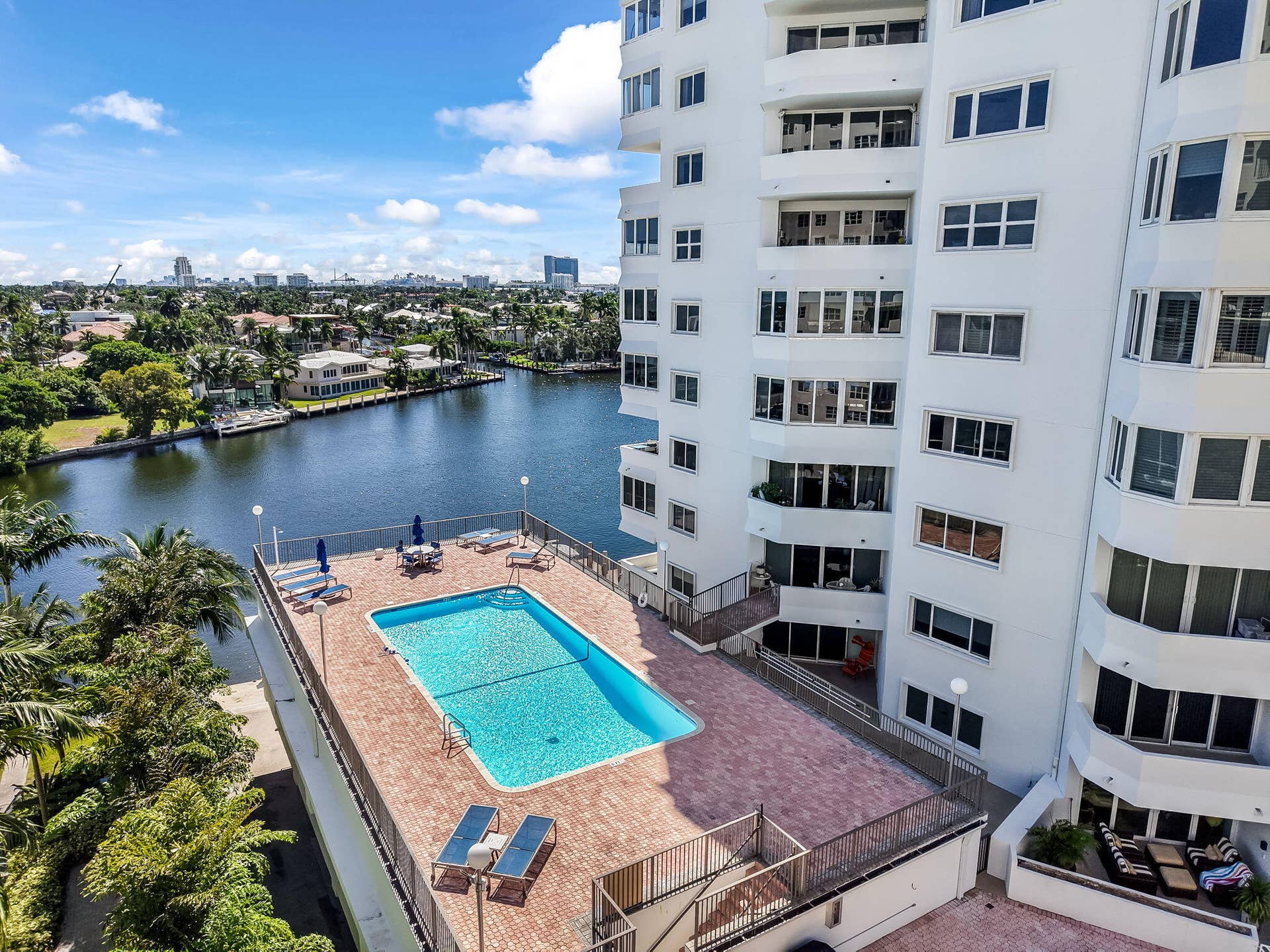 333 SUNSET Drive, #104, Fort Lauderdale, FL 33301 18-web-or-mls-DJI_20261016021118_0633_D