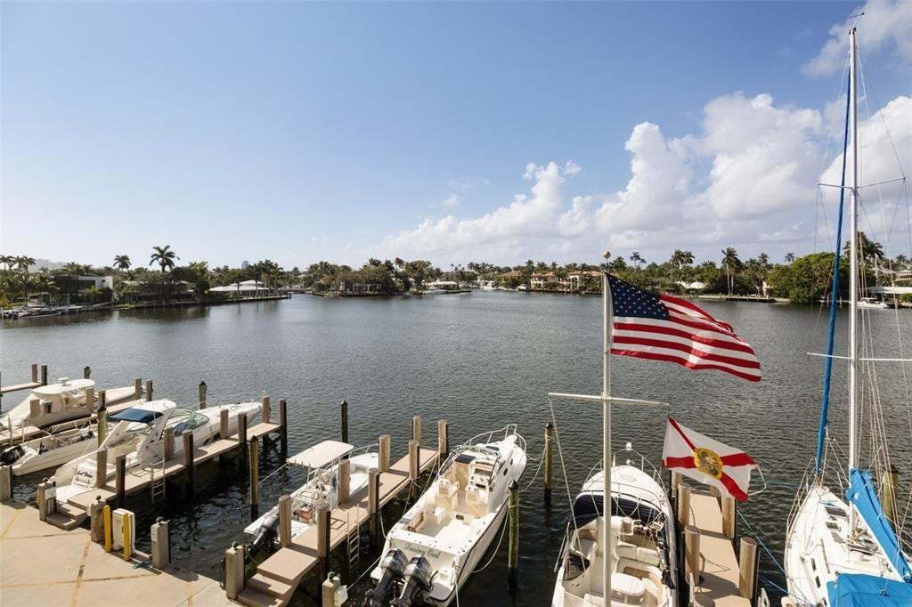 333 SUNSET Drive, #104, Fort Lauderdale, FL 33301 Dock slips available for additional fee