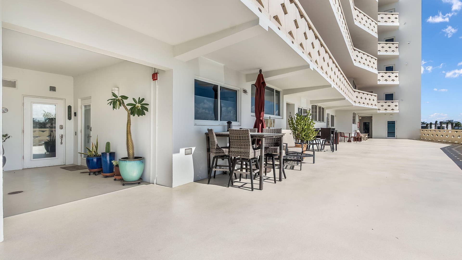 333 SUNSET Drive, #104, Fort Lauderdale, FL 33301 1st floor advantage: extended lanai