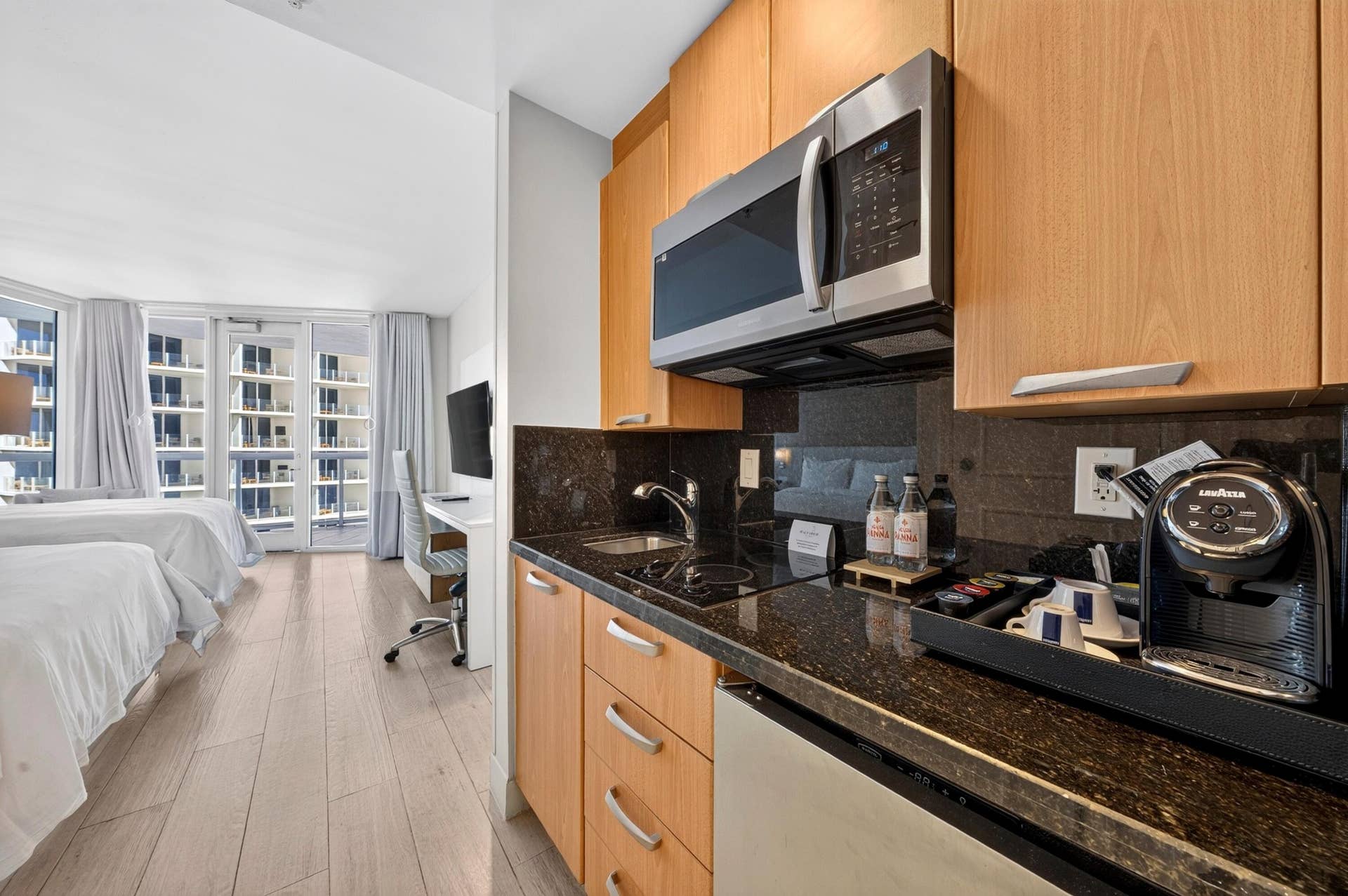 505 N FORT LAUDERDALE BEACH Boulevard, #1112, Fort Lauderdale, FL 33304 012-007-Kitchen-4000x2660