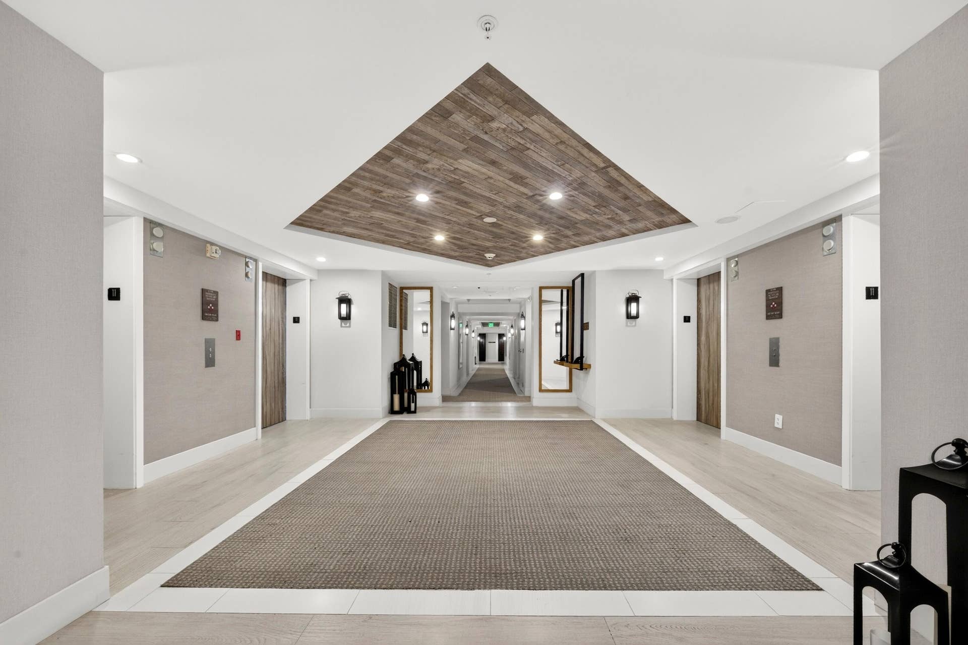 505 N FORT LAUDERDALE BEACH Boulevard, #1112, Fort Lauderdale, FL 33304 019-022-Hallway-4000x2664