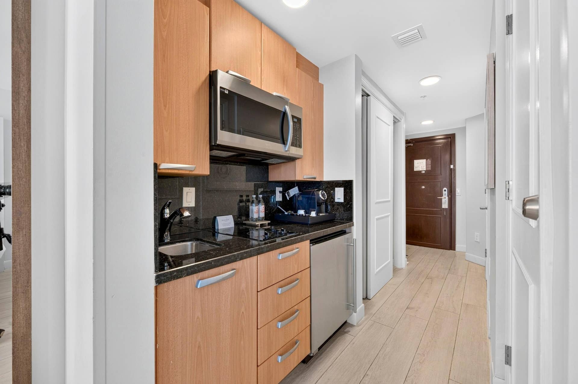 505 N FORT LAUDERDALE BEACH Boulevard, #1112, Fort Lauderdale, FL 33304 018-018-Kitchen-4000x2662