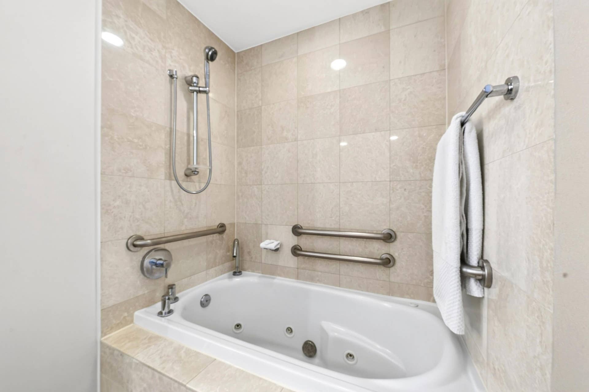 505 N FORT LAUDERDALE BEACH Boulevard, #1112, Fort Lauderdale, FL 33304 016-023-Bathroom-4000x2664